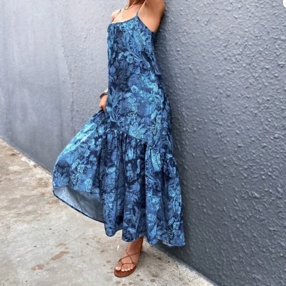 Dress - Picture 1 of 4